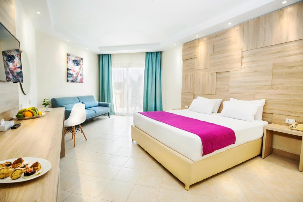 Номер категории Premium в отеле Pyramisa Sahl Hasheesh